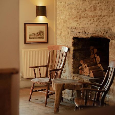 The Stump Hotel Cirencester Bagian luar foto