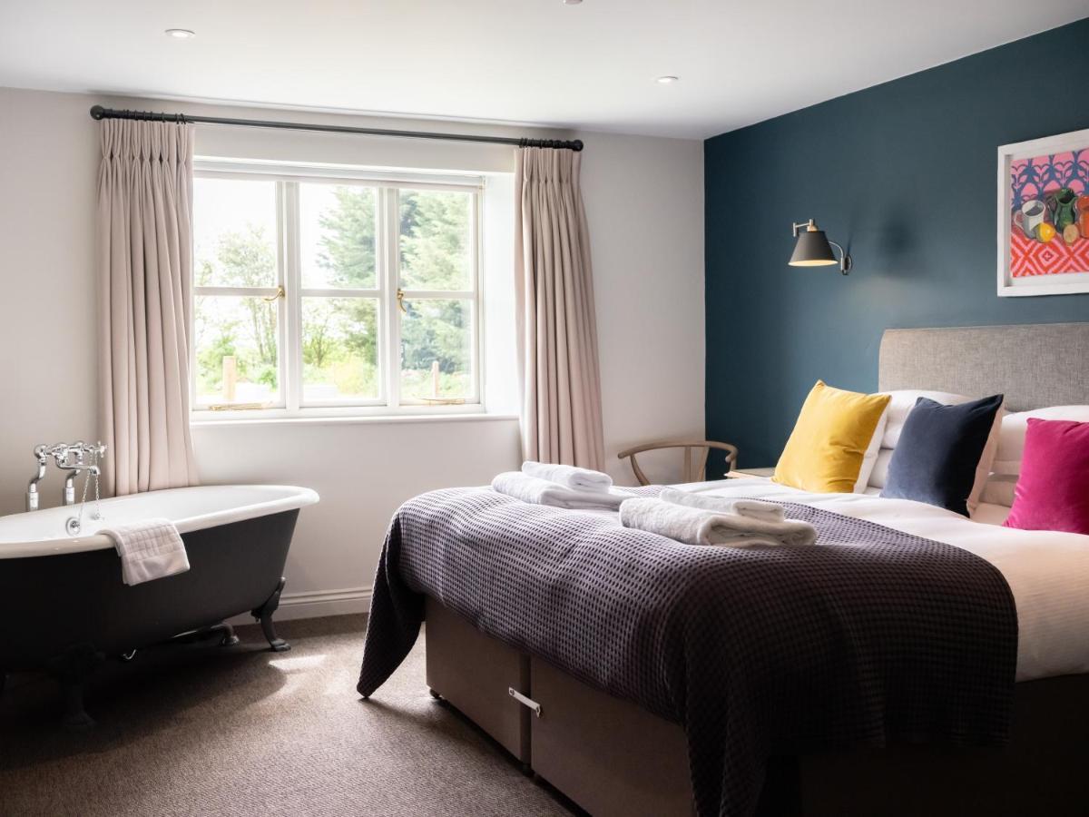 The Stump Hotel Cirencester Bagian luar foto